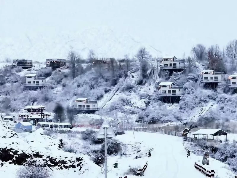 Apple Cabin in Xinjiang